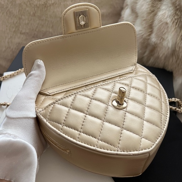 Auth Chanel 22s Large Gold Heart Bag - BNIB - Picture 5 of 12